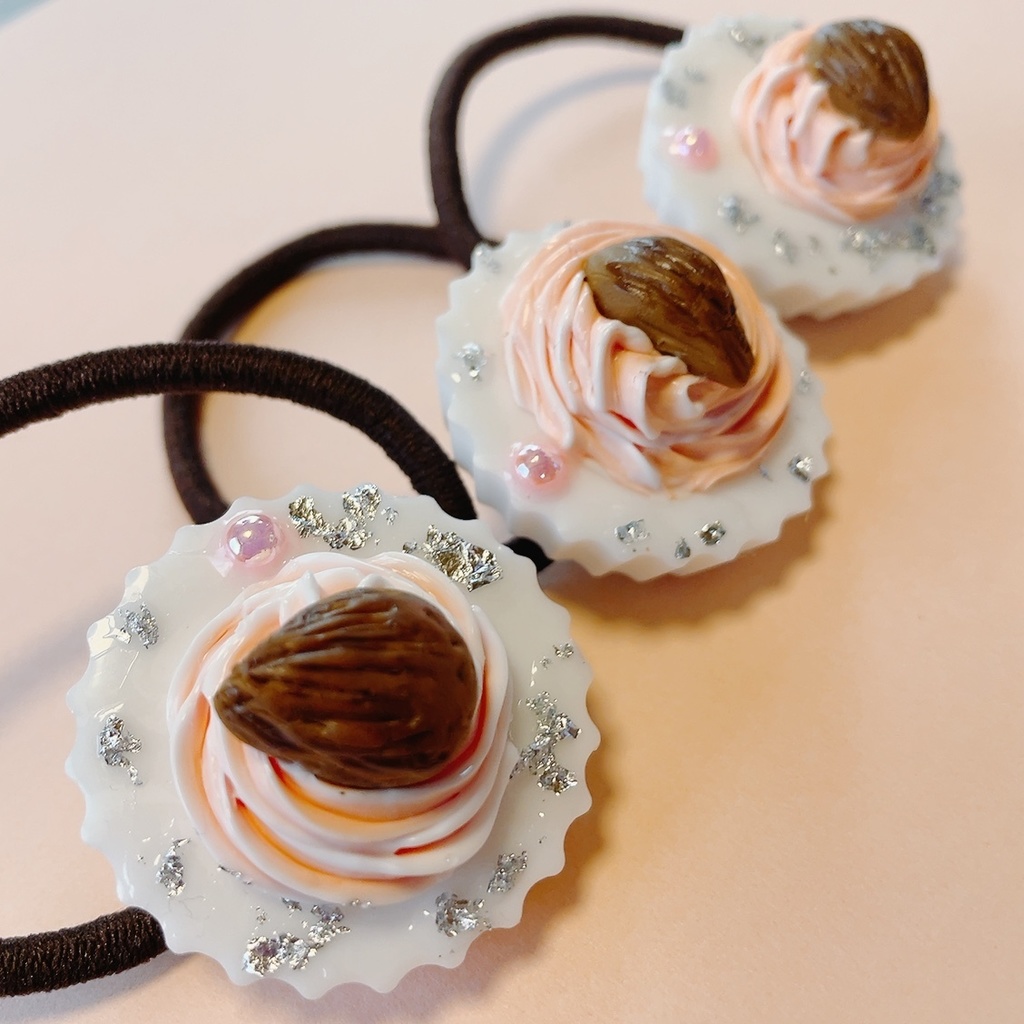 とろけるスイーツアクセサリー(プラリネチョコレート♯アーモンド×ホワイトチョコレート)ヘアゴム
