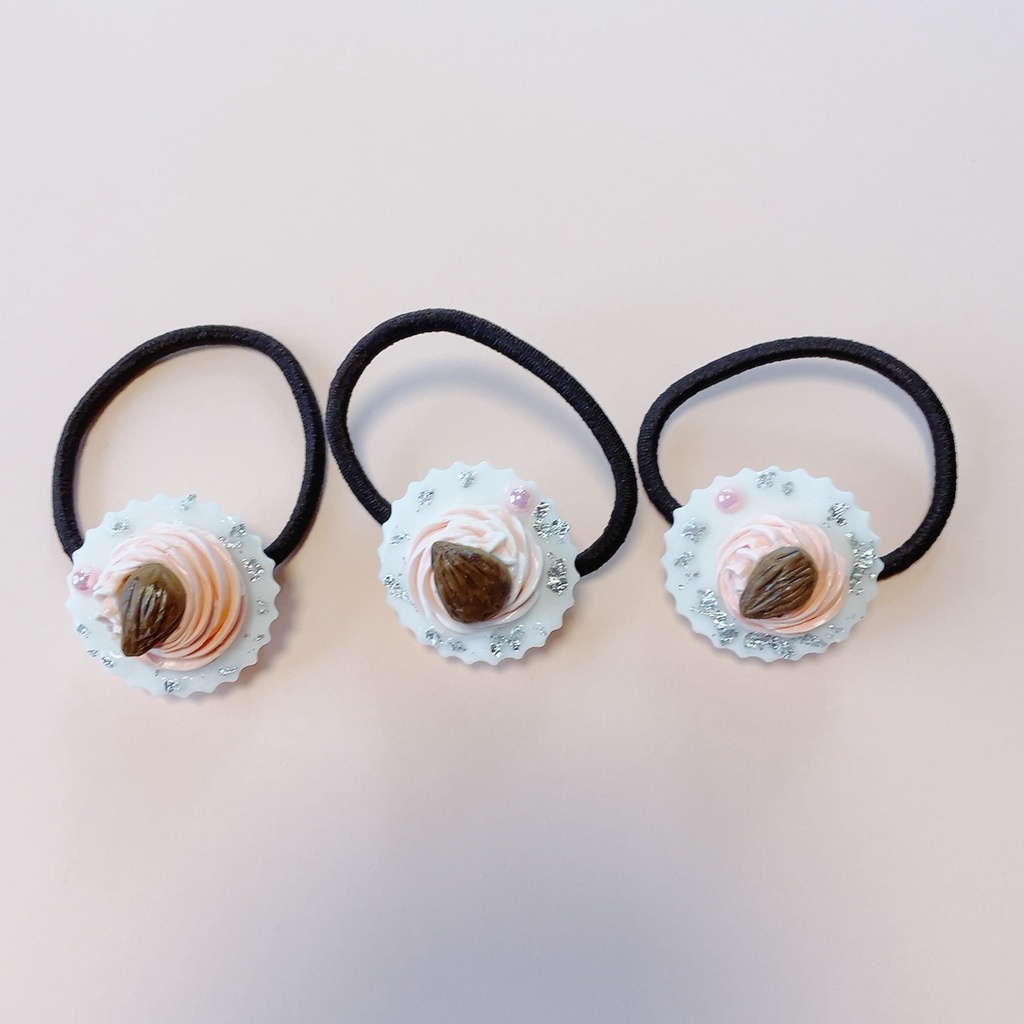 とろけるスイーツアクセサリー(プラリネチョコレート♯アーモンド×ホワイトチョコレート)ヘアゴム