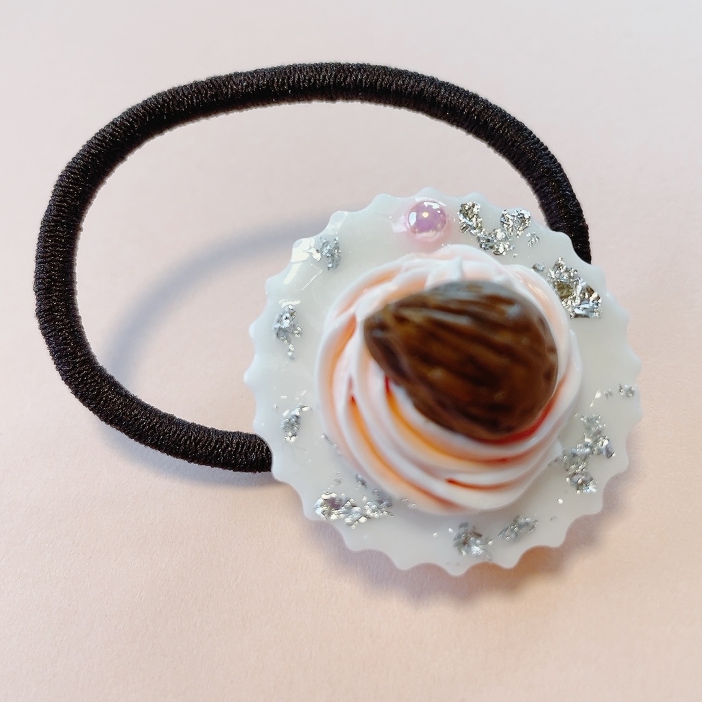 とろけるスイーツアクセサリー(プラリネチョコレート♯アーモンド×ホワイトチョコレート)ヘアゴム