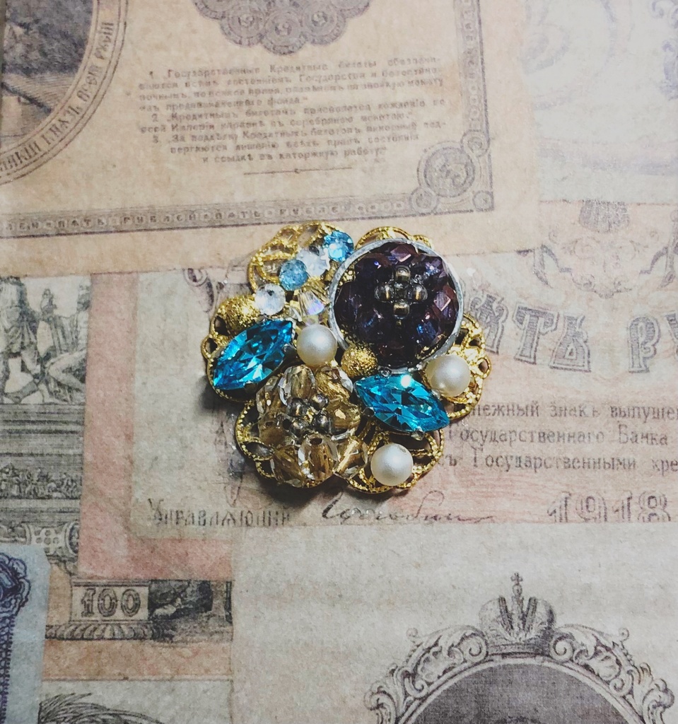 アラジンモチーフブローチ