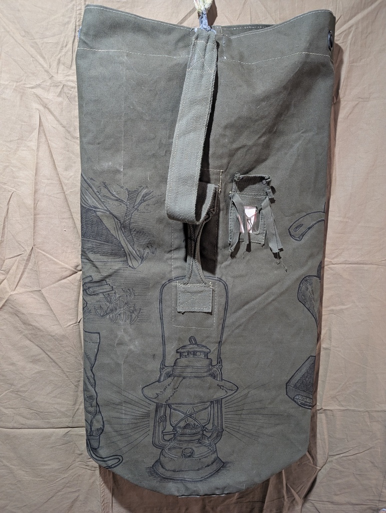 トレンチアートダッフルバッグ 「Going on an adveture」