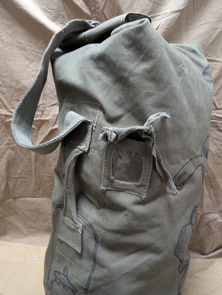 トレンチアートダッフルバッグ 「Going on an adveture」