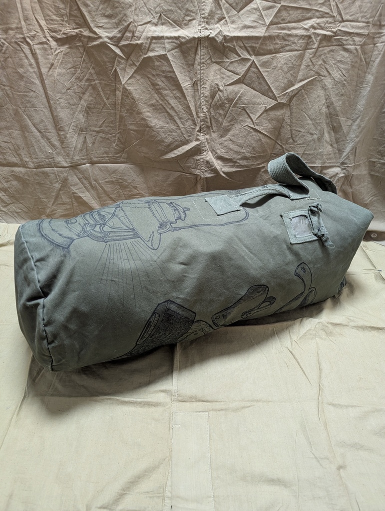 トレンチアートダッフルバッグ 「Going on an adveture」