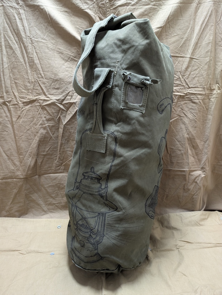 トレンチアートダッフルバッグ 「Going on an adveture」