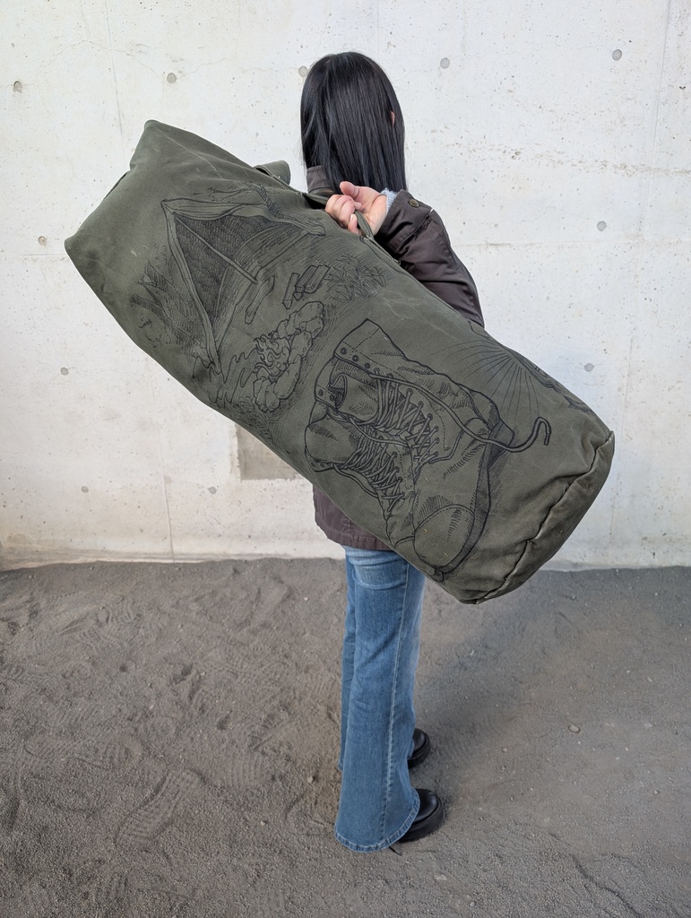 トレンチアートダッフルバッグ 「Going on an adveture」