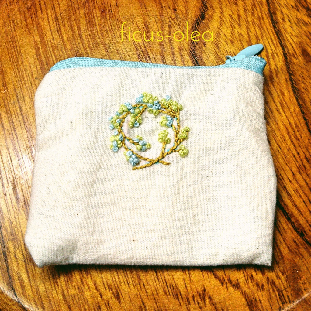 リネンのちいさな新芽ポーチ〈一点物〉手刺繍ポーチプチ