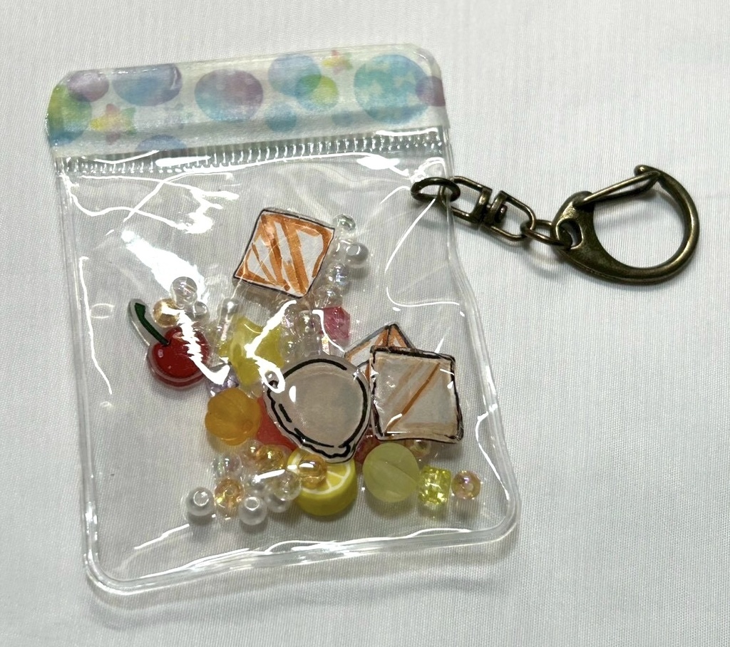 【ハンドメイド】クリームソーダモチーフ シャカシャカチャーム