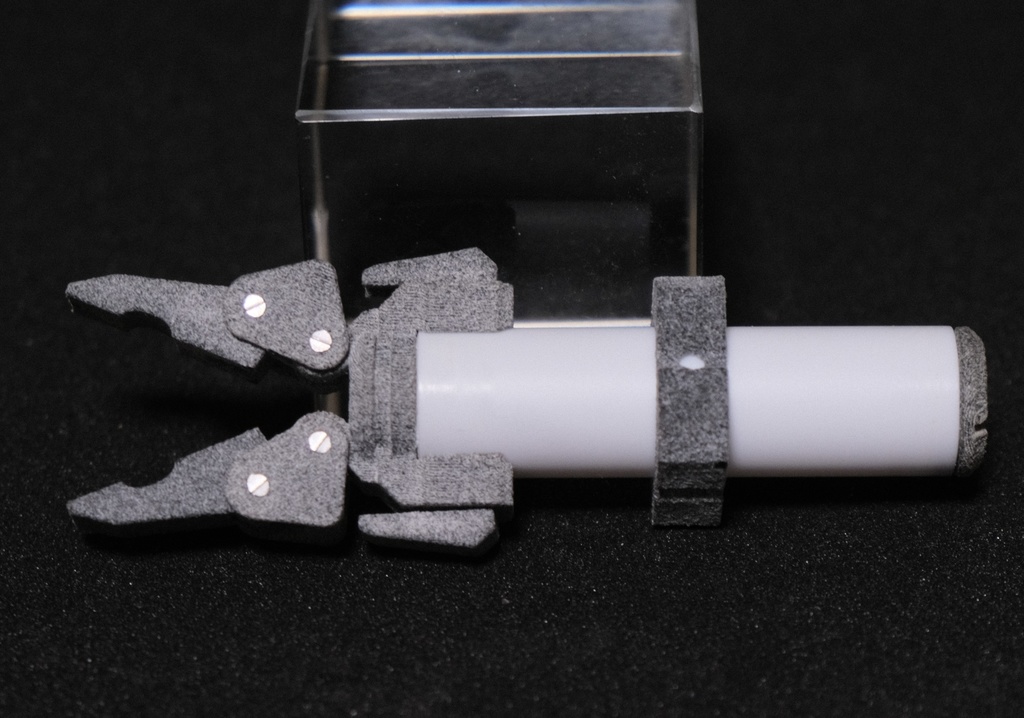 クローユニット〔クロウズ・ピン〕　（組み立て済・無彩色）