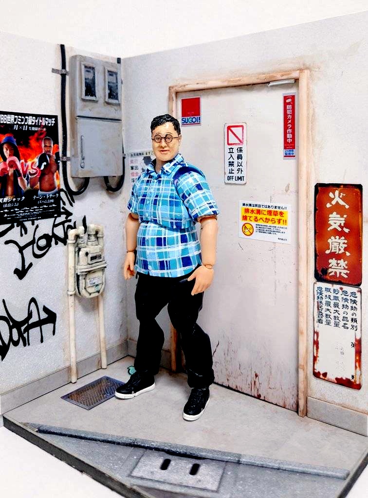 1/12スケール【雑居ビル裏口】