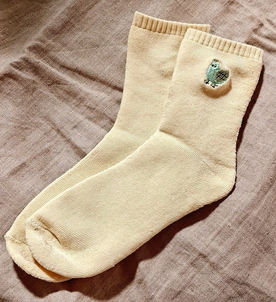 ピロョン刺繍靴下