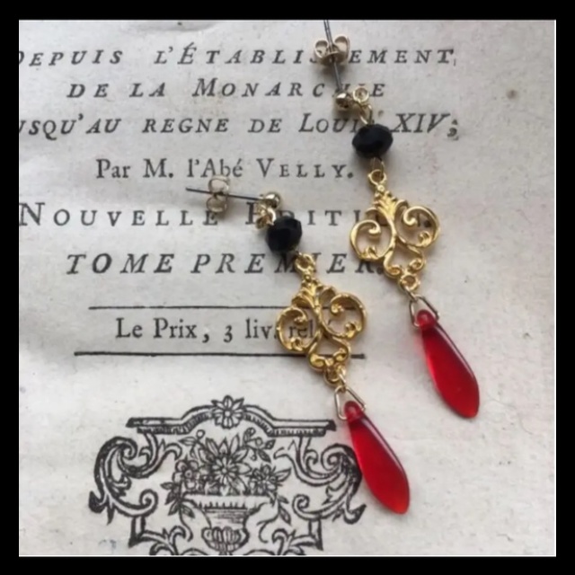 再販 ツイステ スカラビア チェコ ガラス ピアス イヤリング