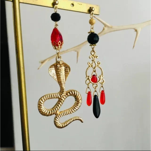 ツイステ スカラビア コブラ ピアス イヤリング