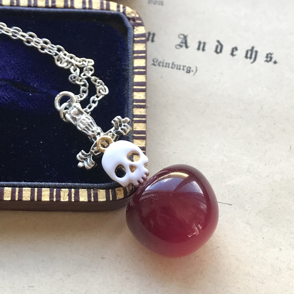 ツイステ ポムフィオーレ 剣の刺さったリンゴ ネックレス 髑髏 ドクロ スカル