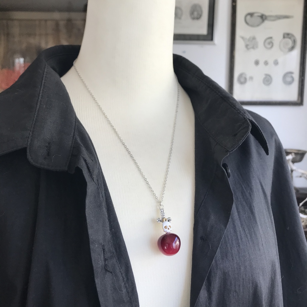 ツイステ ポムフィオーレ 剣の刺さったリンゴ ネックレス 髑髏 ドクロ スカル