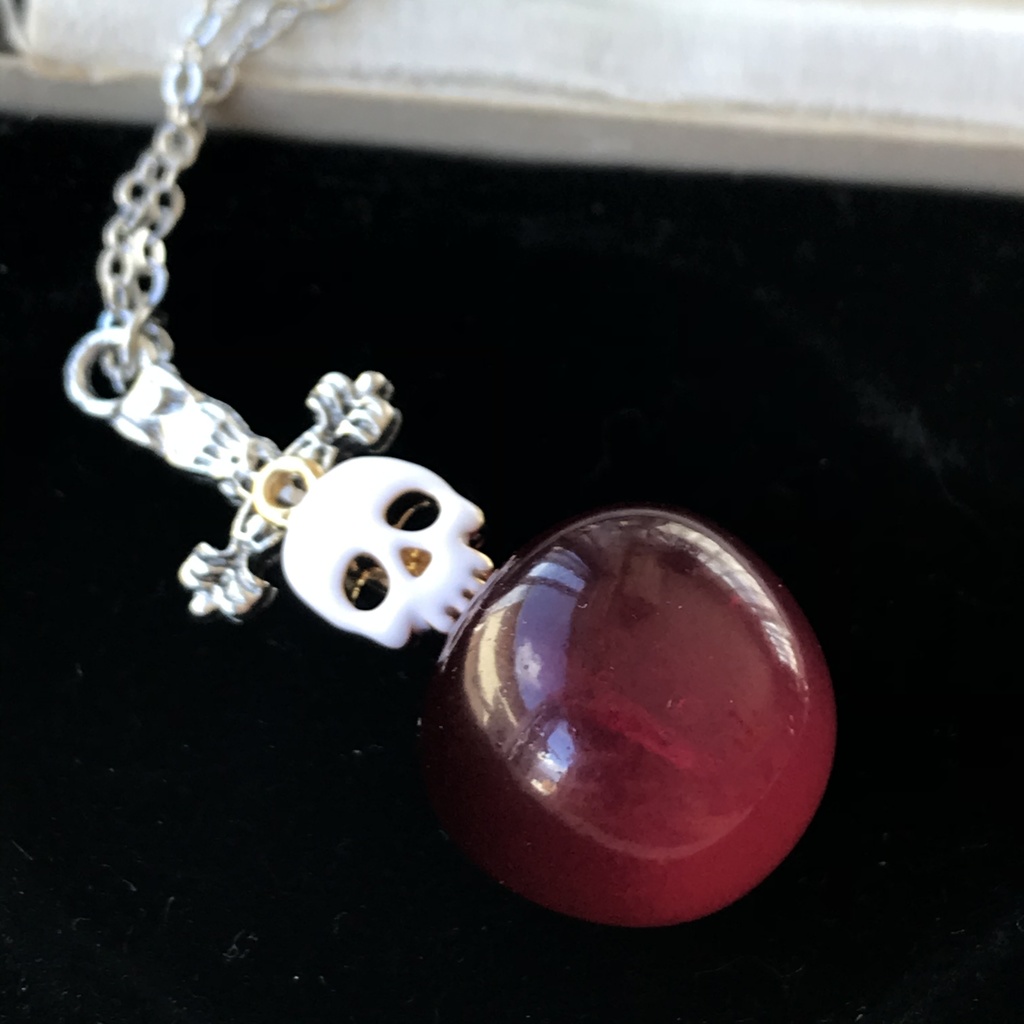 ツイステ ポムフィオーレ 剣の刺さったリンゴ ネックレス 髑髏 ドクロ スカル