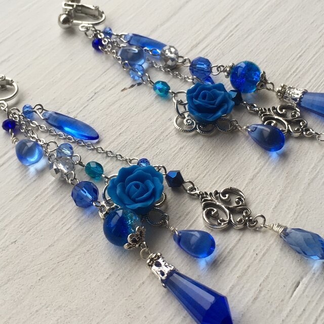 プレゼント付き 黒執事 青薔薇 シエル しゃらしゃら ガラス ピアス イヤリング