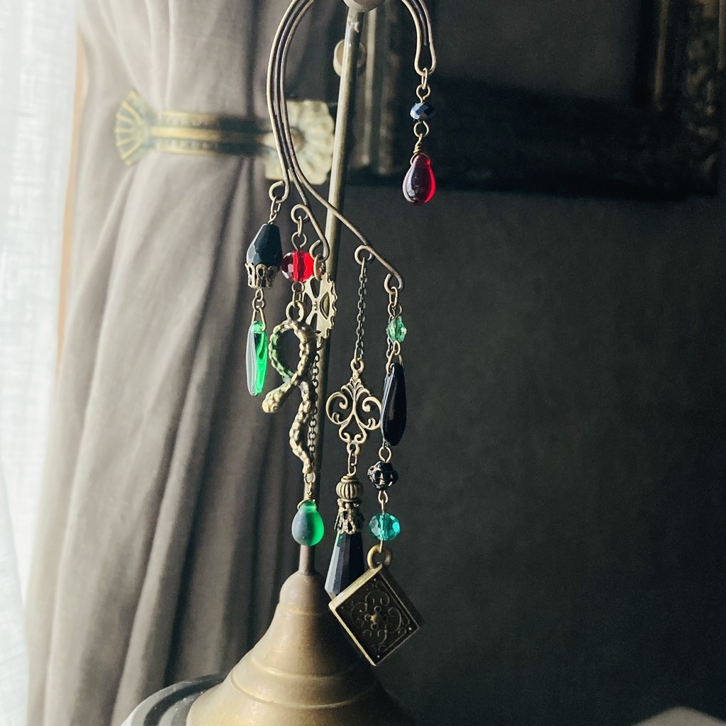 再販 ハリーポッター スリザリン 蛇 魔法書 イヤーフック