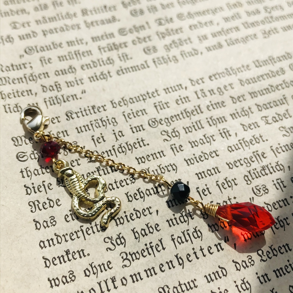 ツイステ スカラビア ミニ蛇 コブラ マスクチャーム