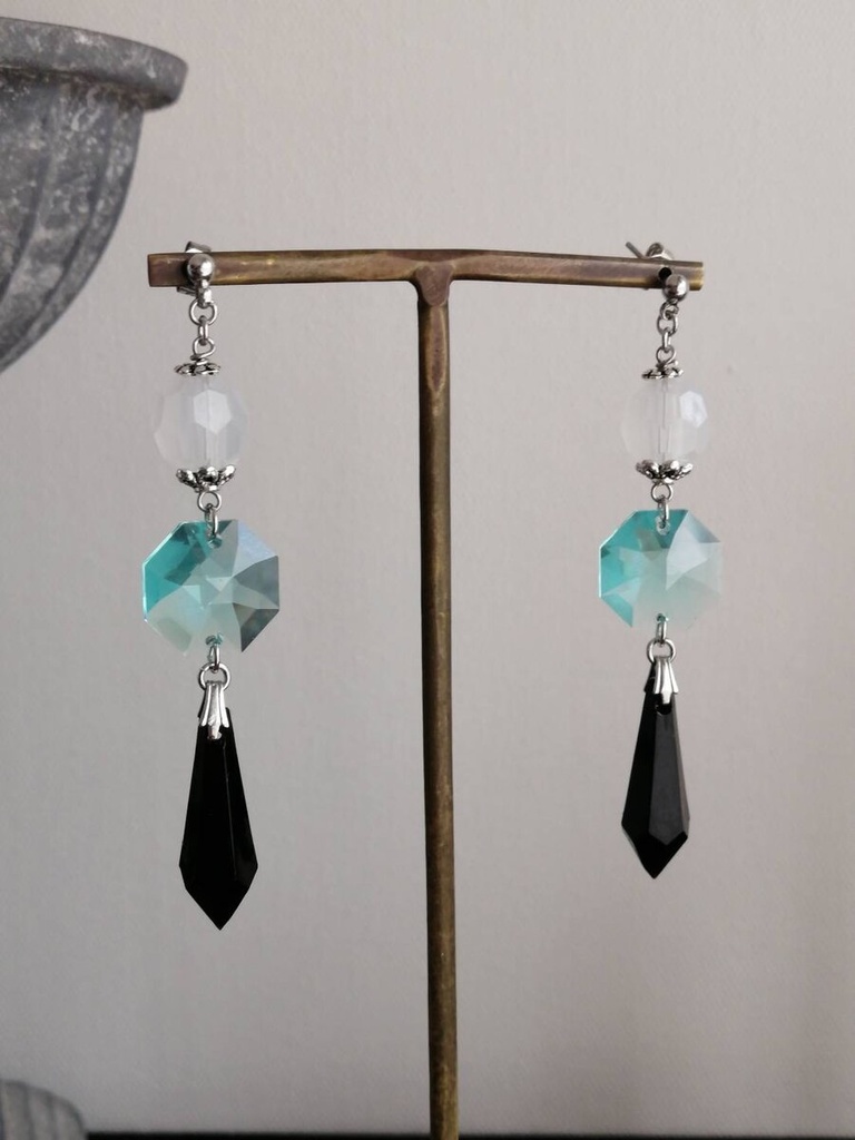 呪術廻戦 五条悟 スワロフスキー クリスタル ピアス イヤリング