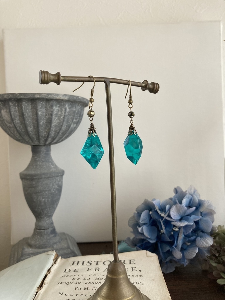 夜の魔術部 ターコイズカラーの鉱石 ピアス イヤリング