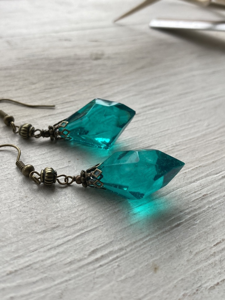 夜の魔術部 ターコイズカラーの鉱石 ピアス イヤリング