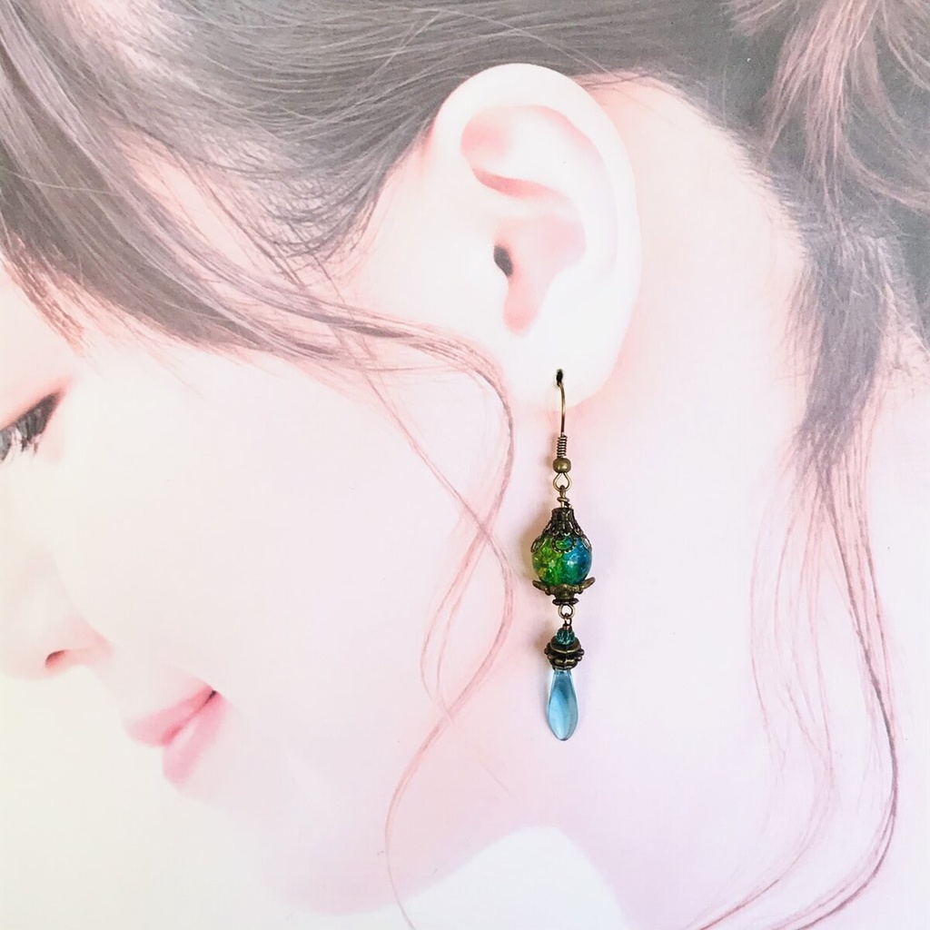 夜の魔術部 水と風の属性 黄緑と水色 バイカラー ピアス イヤリング