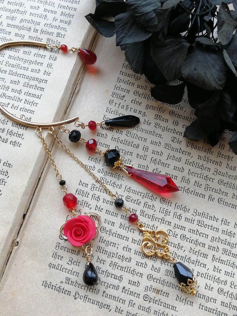 夜の魔術部 赤薔薇 イヤーフック 5つ穴 色変更オーダーは要相談