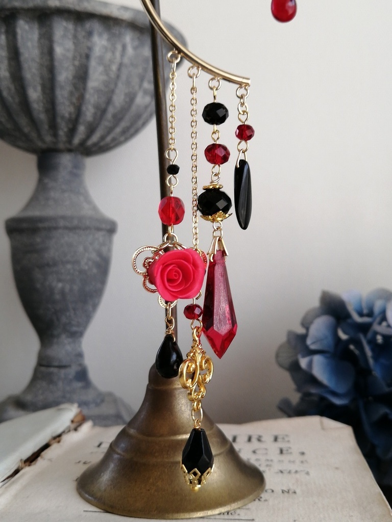 夜の魔術部 赤薔薇 イヤーフック 5つ穴 色変更オーダーは要相談