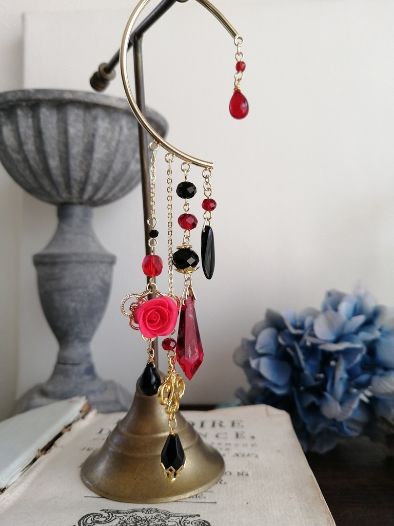 夜の魔術部 赤薔薇 イヤーフック 5つ穴 色変更オーダーは要相談