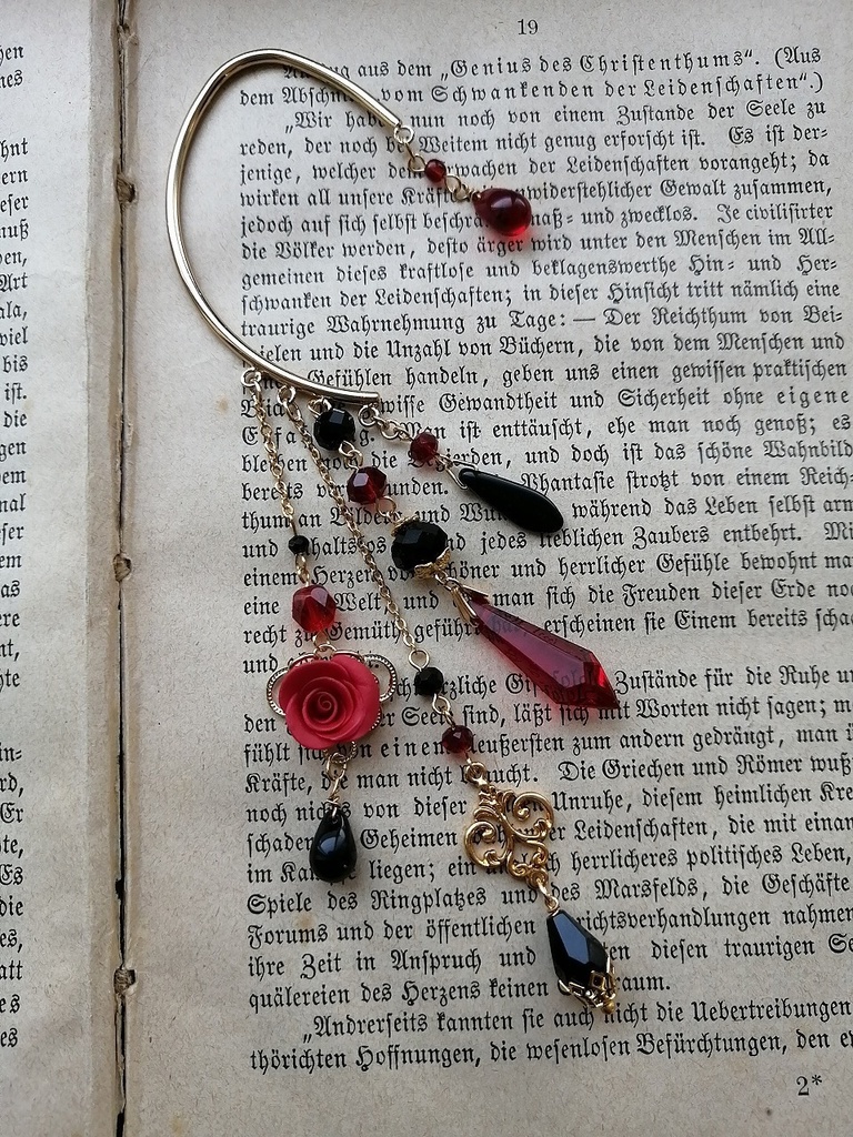 夜の魔術部 赤薔薇 イヤーフック 5つ穴 色変更オーダーは要相談