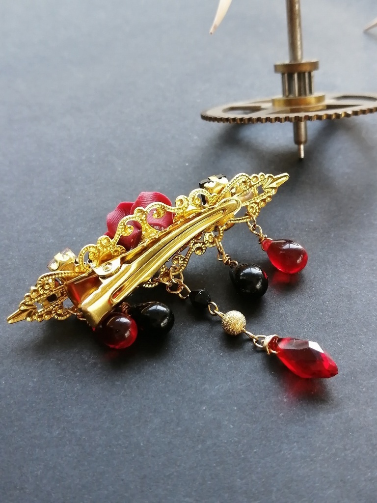 再販 イロアソビ 赤い薔薇 黒のビジュー ヘアクリップ 注意事項あり!