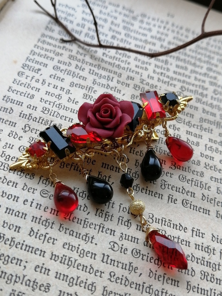 再販 イロアソビ 赤い薔薇 黒のビジュー ヘアクリップ 注意事項あり!