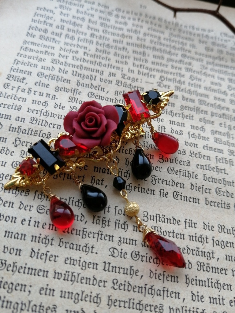 再販 イロアソビ 赤い薔薇 黒のビジュー ヘアクリップ 注意事項あり!