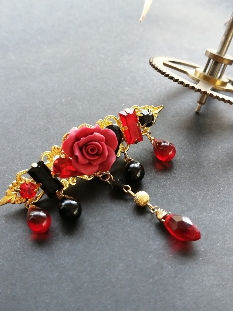 再販 イロアソビ 赤い薔薇 黒のビジュー ヘアクリップ 注意事項あり!