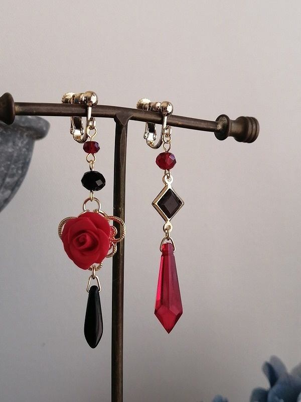 再販 ツイステ ハーツラビュル 薔薇 赤 ピアス イヤリング