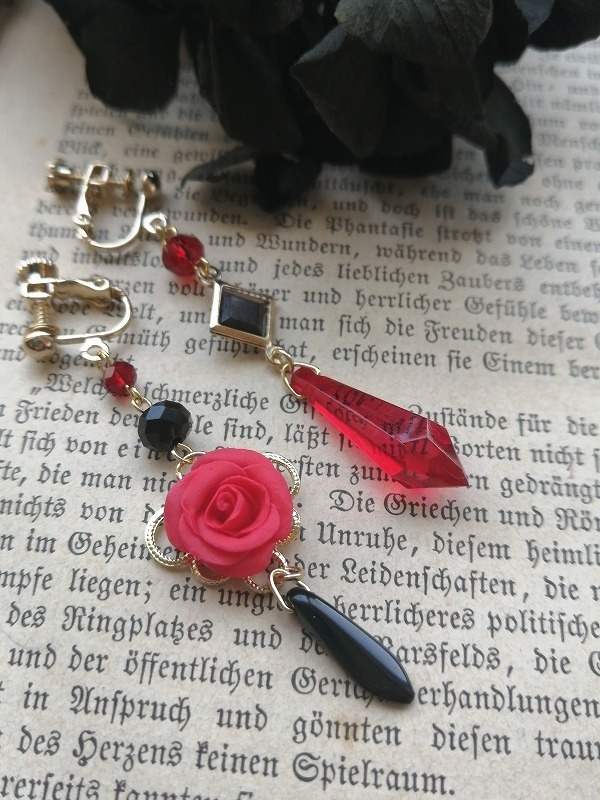 再販 ツイステ ハーツラビュル 薔薇 赤 ピアス イヤリング