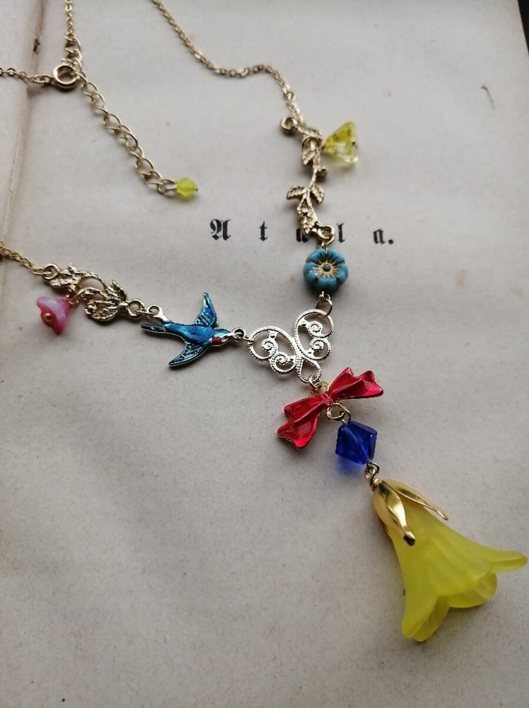 ディズニー プリンセス 白雪姫 ネックレス 黄色のドレス