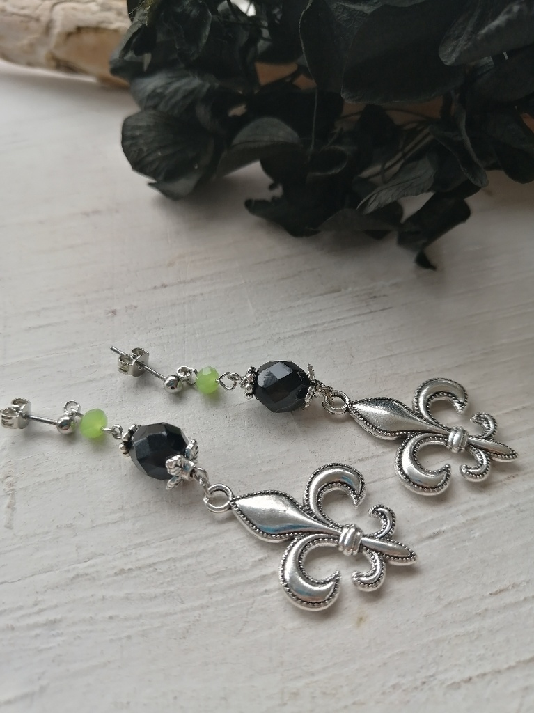 ツイステ マレウス ディアソムニア ピアス イヤリング 百合紋章