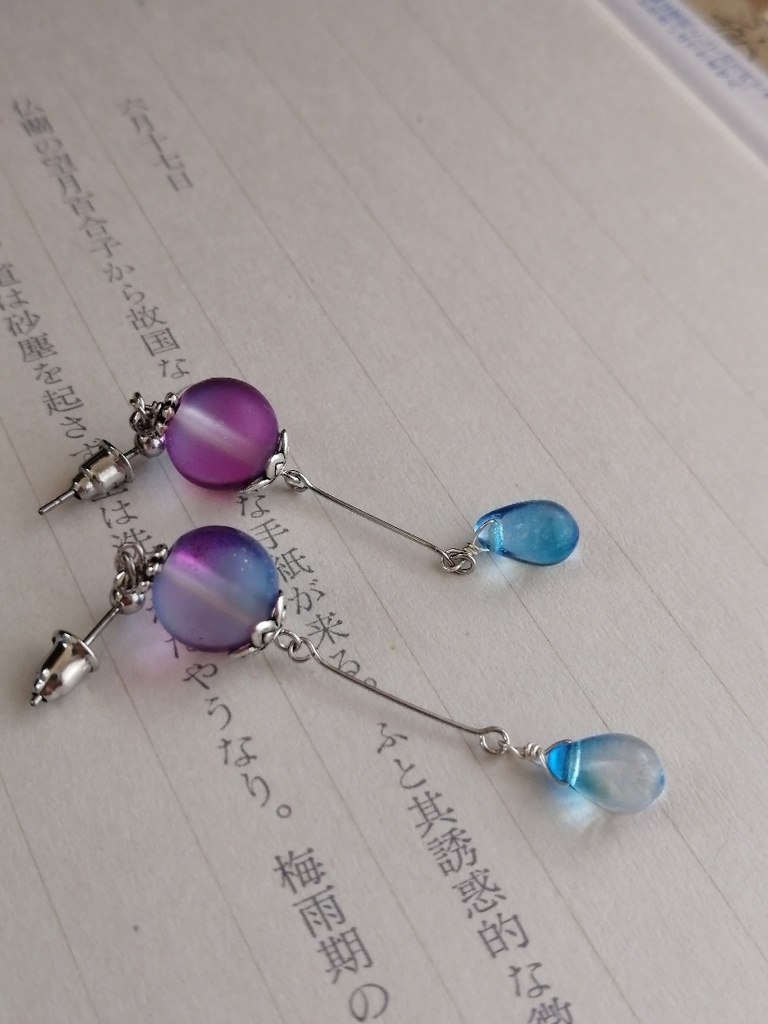 イロアソビ 水色ピンクの桃源玉 グラデーションガラス ピアス イヤリング