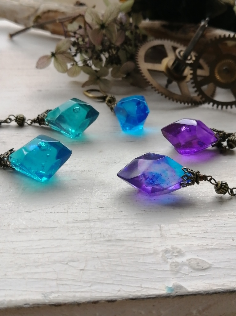 再販 片耳分 お色選べます セミ再販 オーダー 左右色違いも可能 夜の魔術部 鉱石 ピアス イヤリング