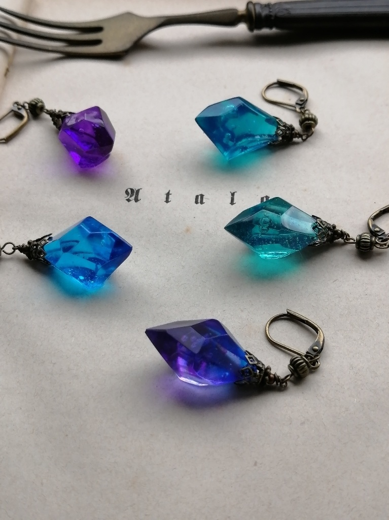 再販 片耳分 お色選べます セミ再販 オーダー 左右色違いも可能 夜の魔術部 鉱石 ピアス イヤリング