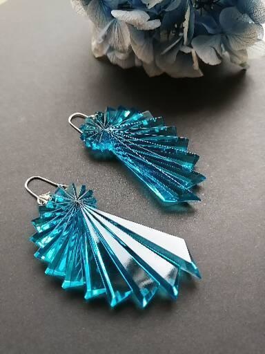 再販 イロアソビ レアパーツ 大振り ヴィンテージ アクリル 螺旋 巻貝のようなピアス イヤリング