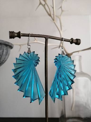 再販 イロアソビ レアパーツ 大振り ヴィンテージ アクリル 螺旋 巻貝のようなピアス イヤリング