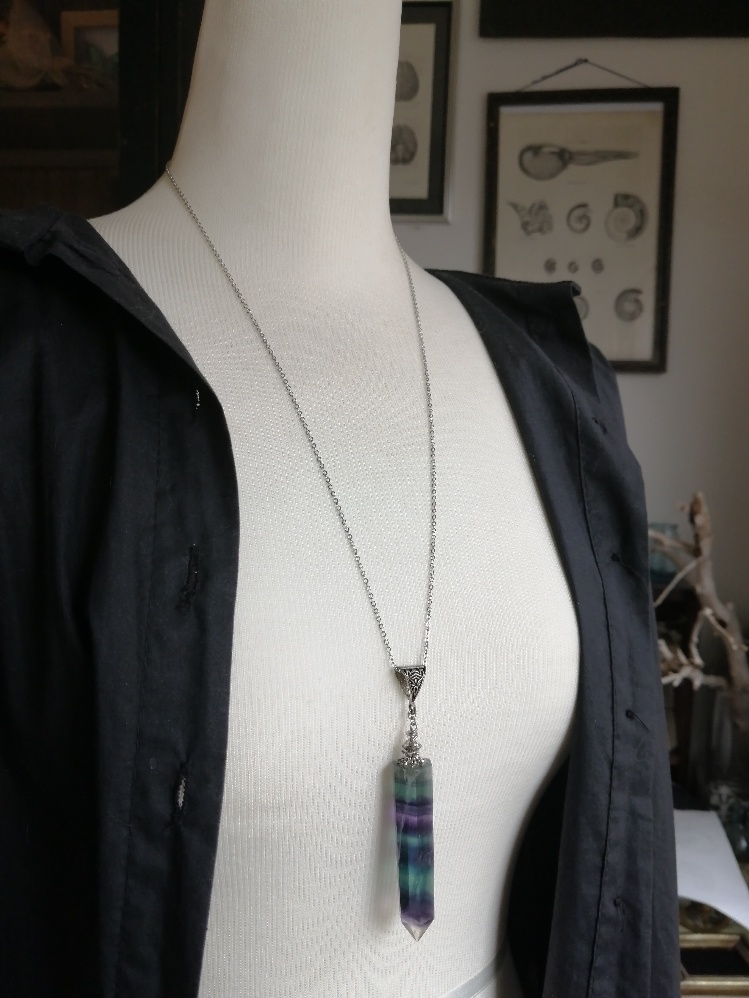 夜の魔術部 大粒 美しい色の層 フローライト 天然石のペンデュラム ネックレス