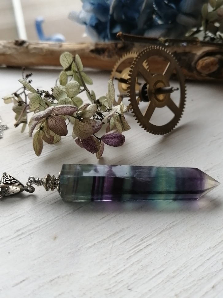 夜の魔術部 大粒 美しい色の層 フローライト 天然石のペンデュラム ネックレス