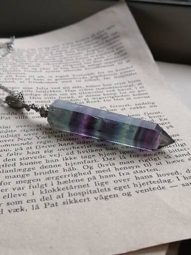 夜の魔術部　大粒　美しい色の層　フローライト　天然石のペンデュラム　ネックレス