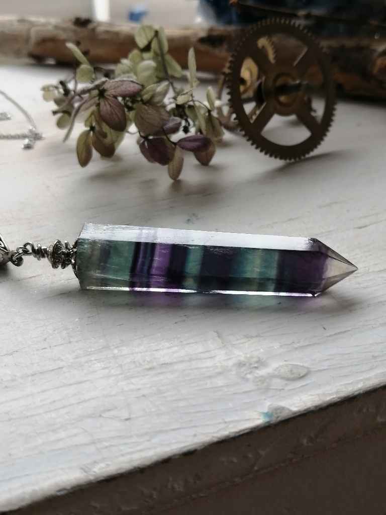 夜の魔術部 大粒 美しい色の層 フローライト 天然石のペンデュラム ネックレス