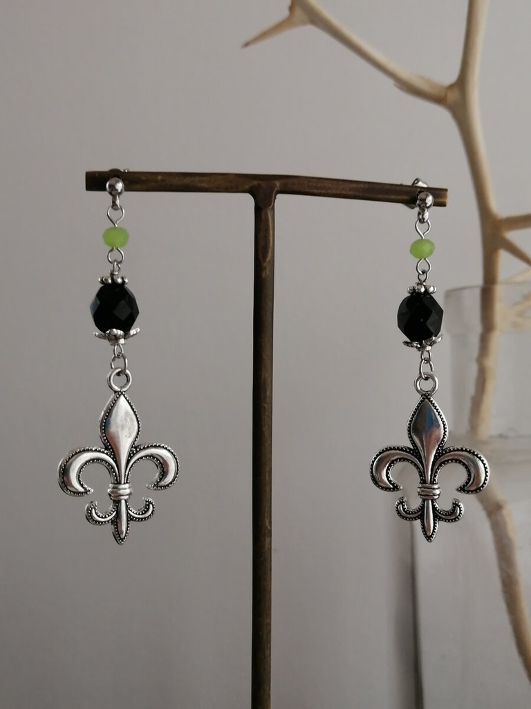 ツイステ マレウス 百合紋章 ピアス イヤリング