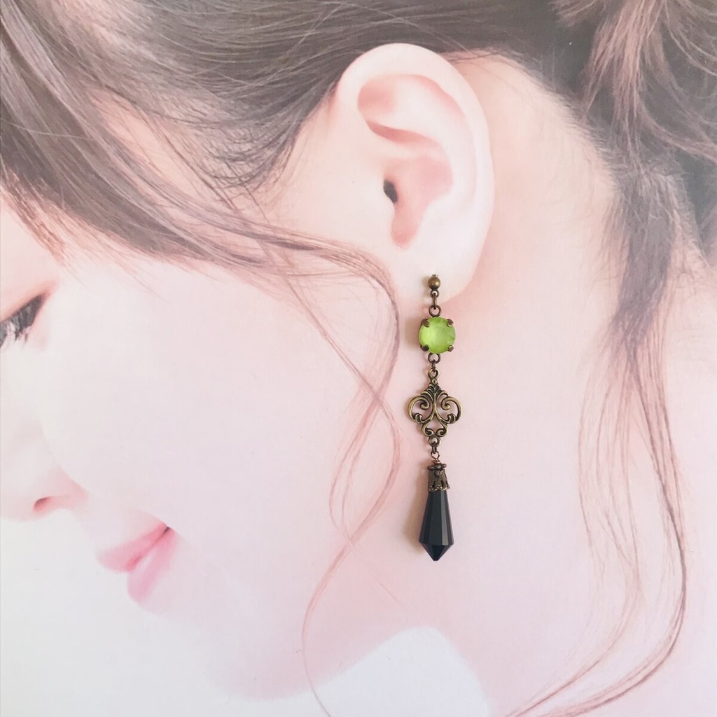 再販 ツイステ マレウス スワロフスキー シャンデリアガラス ピアス イヤリング