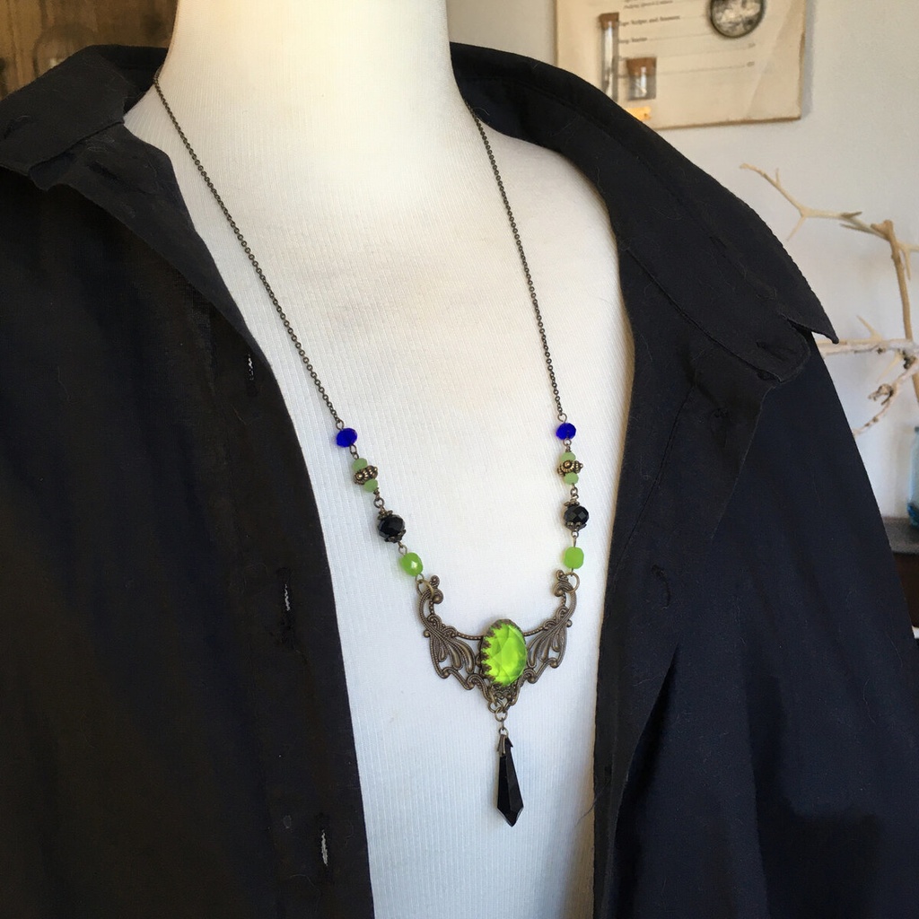 ツイステ マレウス 式典 ネックレス 黄緑の宝玉